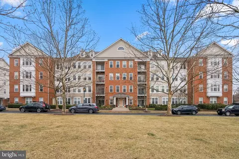 502 King Farm Blvd #402, Rockville, MD 20850