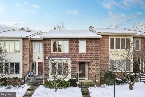 17 Valerian Ct, Rockville, MD 20852