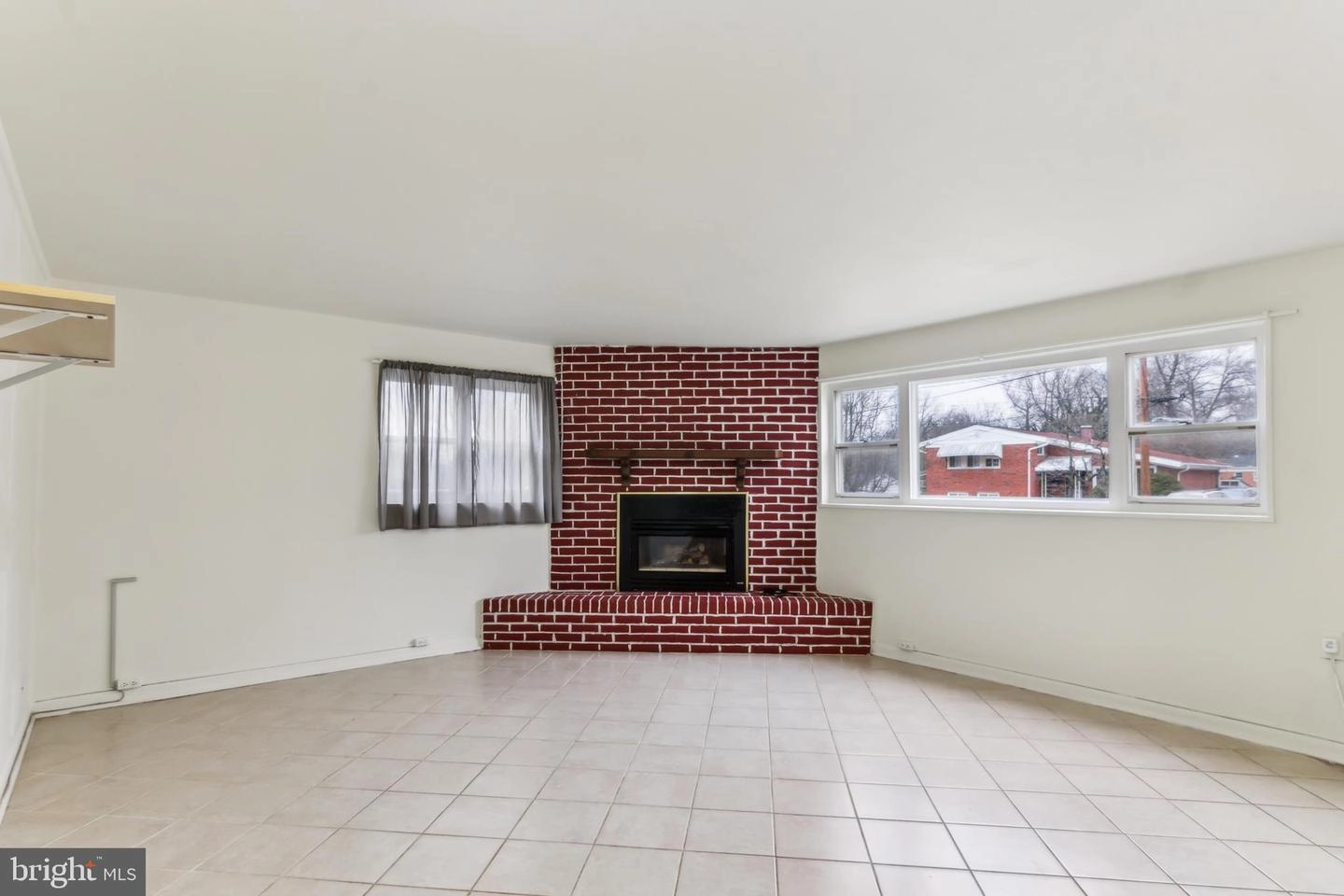 Living - 13118 Holdridge Rd, Silver Spring, MD 20906 photo 2 of 8