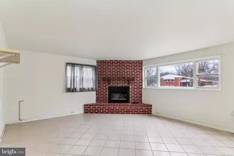 Living - 13118 Holdridge Rd, Silver Spring, MD 20906 photo 2 of 8