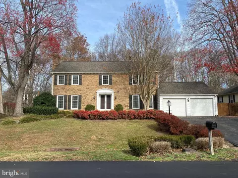 9325 Copenhaver Dr, Potomac, MD 20854