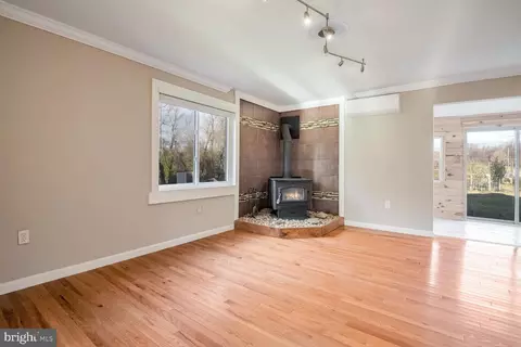 Living - 103 Old Bonifant Rd, Silver Spring, MD 20905 photo 4 of 5