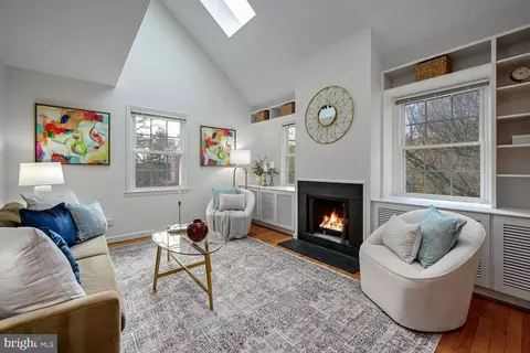 2226 Washington Ave #202, Silver Spring, MD 20910