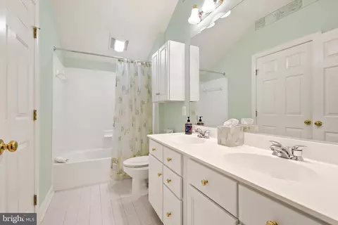 Bath - 3725 Glen Eagles Dr, Silver Spring, MD 20906 photo 6 of 7