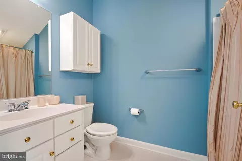Bath - 3725 Glen Eagles Dr, Silver Spring, MD 20906 photo 5 of 7