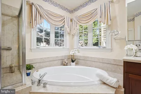 Bath - 3725 Glen Eagles Dr, Silver Spring, MD 20906 photo 4 of 7