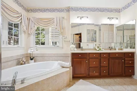 Bath - 3725 Glen Eagles Dr, Silver Spring, MD 20906 photo 3 of 7