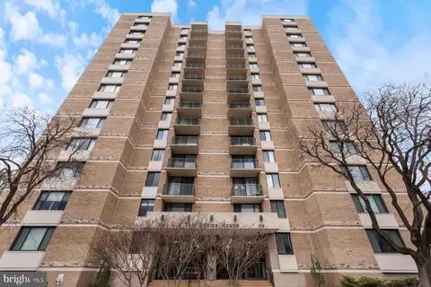 118 Monroe St #118-14, Rockville, MD 20850