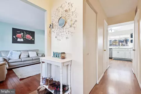 Entry Way - 14910 Carriage Square Dr, Silver Spring, MD 20906 photo 2 of 5