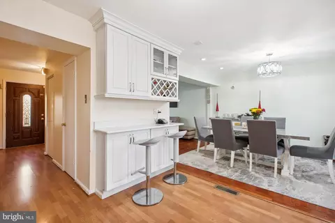 Entry Way - 14910 Carriage Square Dr, Silver Spring, MD 20906 photo 4 of 5