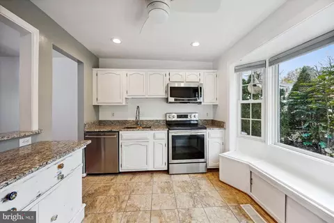 22 E Darby Ct, Gaithersburg, MD 20878 photo 9