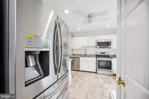 22 E Darby Ct, Gaithersburg, MD 20878 photo 8