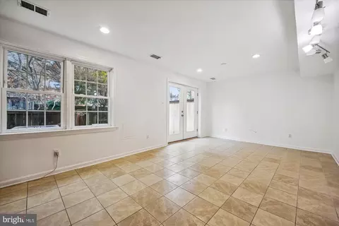 22 E Darby Ct, Gaithersburg, MD 20878 photo 43