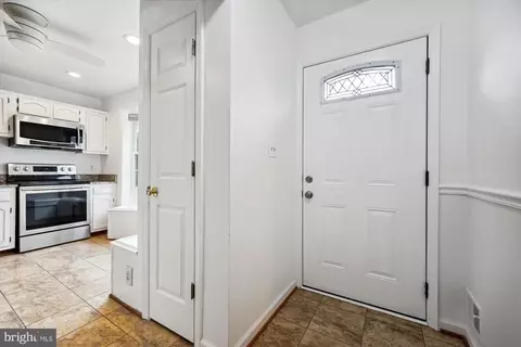 22 E Darby Ct, Gaithersburg, MD 20878 photo 7