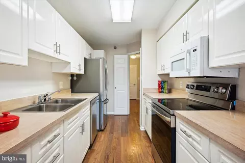 Kitchen - 14809 Pennfield Cir #303, Silver Spring, MD 20906 photo 2 of 2
