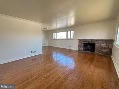 Living - 8649 11th Ave, Silver Spring, MD 20903 photo 4 of 5