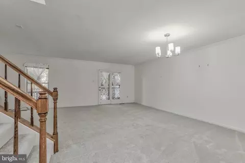 Living - 15016 Shamrock Ridge Rd, Silver Spring, MD 20906 photo 1 of 6