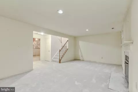 Living - 15016 Shamrock Ridge Rd, Silver Spring, MD 20906 photo 5 of 6