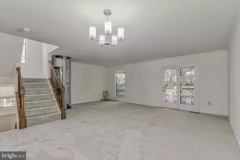 Living - 15016 Shamrock Ridge Rd, Silver Spring, MD 20906 photo 2 of 6