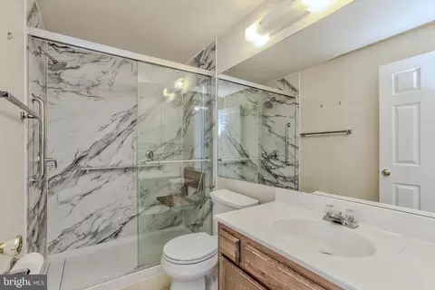 Bath - 15016 Shamrock Ridge Rd, Silver Spring, MD 20906 photo 2 of 2