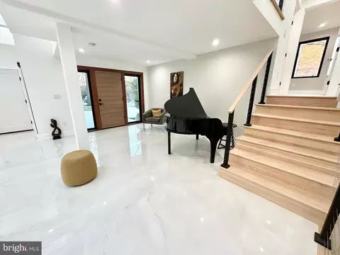 Entry Way - 13117 Lutes Dr, Silver Spring, MD 20906 photo 14 of 26