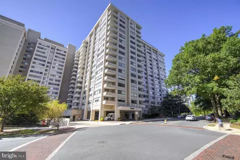 5500 Friendship Blvd #2423N, Chevy Chase, MD 20815