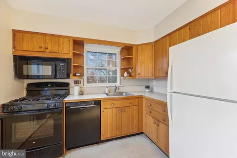 9501 Pin Oak Dr, Silver Spring, MD 20910 photo 13