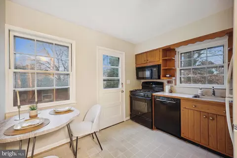 9501 Pin Oak Dr, Silver Spring, MD 20910 photo 12