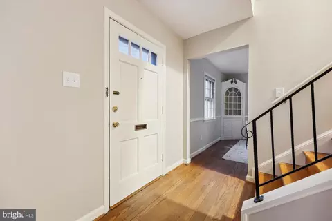 9501 Pin Oak Dr, Silver Spring, MD 20910 photo 3