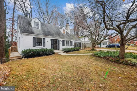 9501 Pin Oak Dr, Silver Spring, MD 20910 photo 2