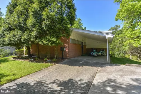 102 Bluff Ter, Silver Spring, MD 20902