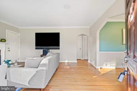 9208 Bradford Rd, Silver Spring, MD 20901 photo 4