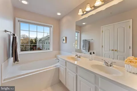 Bath - 2117 Darcy Green Pl, Silver Spring, MD 20910 photo 1 of 4