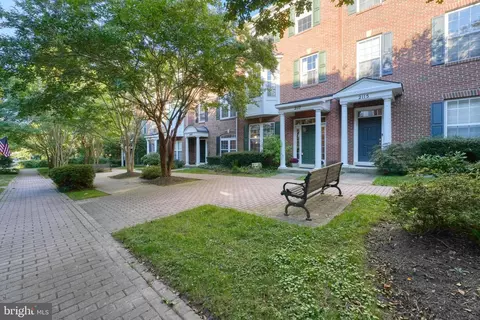 Exterior - 2117 Darcy Green Pl, Silver Spring, MD 20910 photo 4 of 6