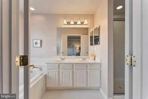 Bath - 2117 Darcy Green Pl, Silver Spring, MD 20910 photo 3 of 4