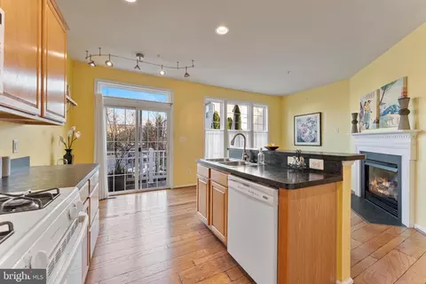 Kitchen - 2117 Darcy Green Pl, Silver Spring, MD 20910 photo 2 of 4