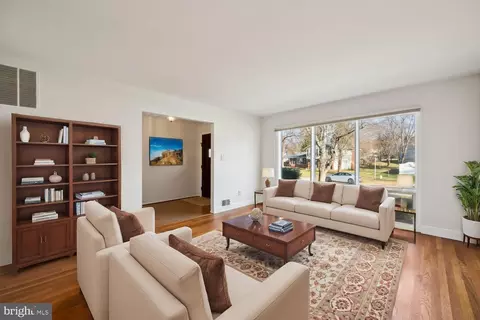 13002 Autumn Dr, Silver Spring, MD 20904 photo 2
