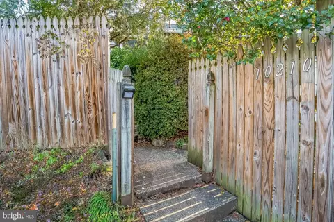 10210 Capitol View Ave, Silver Spring, MD 20910 photo 2
