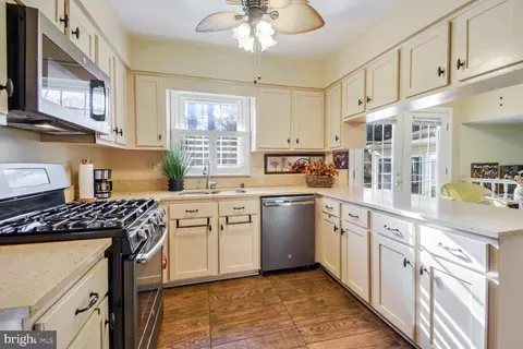 Kitchen - 631 Symphony Woods Dr, Silver Spring, MD 20901 photo 2 of 3