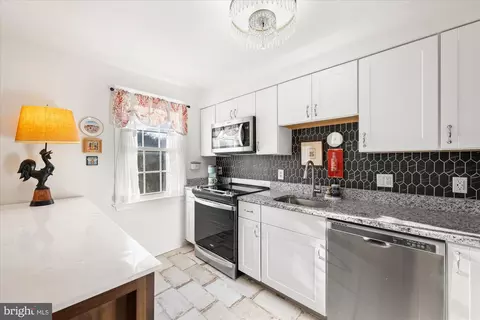 Kitchen - 2234 Washington Ave #302, Silver Spring, MD 20910 photo 2 of 5