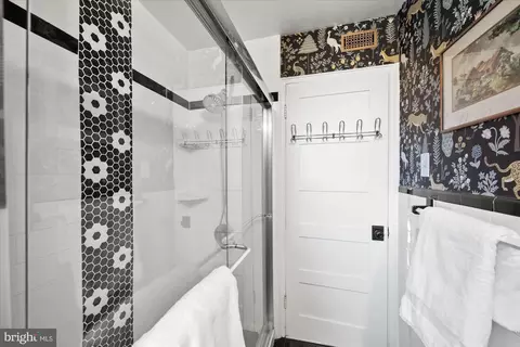 Bath - 2234 Washington Ave #302, Silver Spring, MD 20910 photo 2 of 2