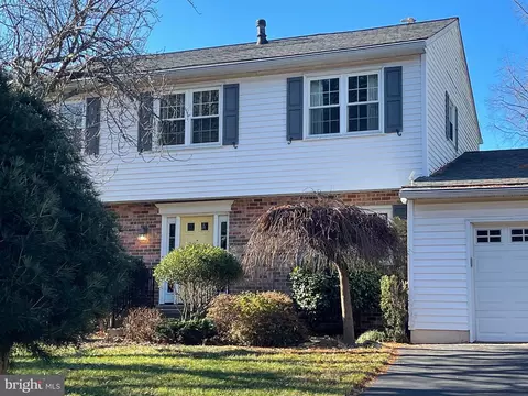 17224 Blossom View Dr, Olney, MD 20832
