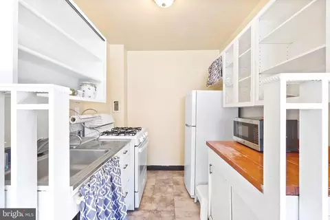 Kitchen - 8601 Manchester Rd #513, Silver Spring, MD 20901 photo 2 of 3
