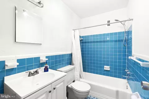 Bath - 8601 Manchester Rd #513, Silver Spring, MD 20901 photo 2 of 3