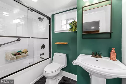 Bath - 307 Marvin Rd, Silver Spring, MD 20901 photo 2 of 2