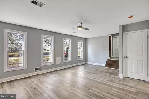 Living - 18009 Cashell Rd, Olney, MD 20832 photo 4 of 6