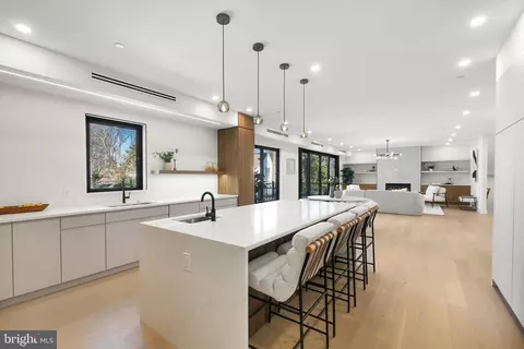9704 Cedar Ln, Bethesda, MD 20814