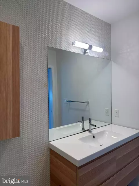 Bath - 2747 Linden Ln #104, Silver Spring, MD 20910 photo 1 of 2