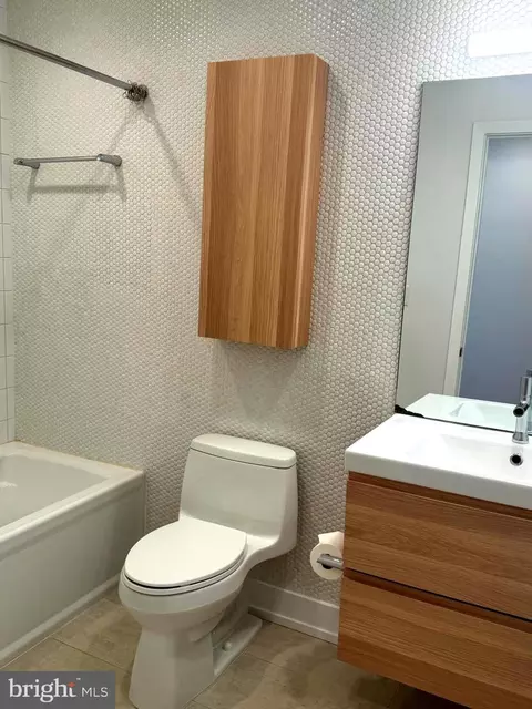 Bath - 2747 Linden Ln #104, Silver Spring, MD 20910 photo 2 of 2