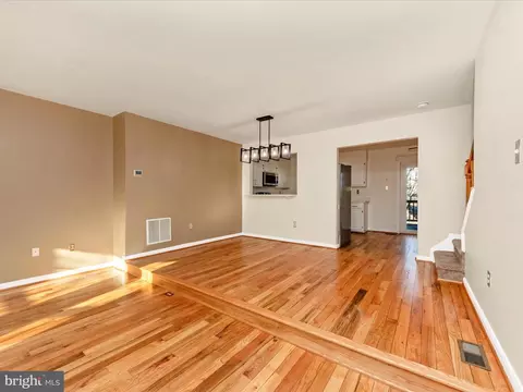 Living - 5 Hunters Gate Ct, Silver Spring, MD 20904 photo 1 of 9